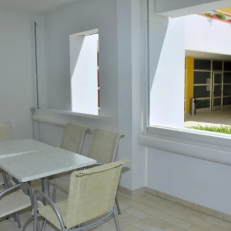 Διαμέρισμα Spacious With A Bright Outdoor Terrace *