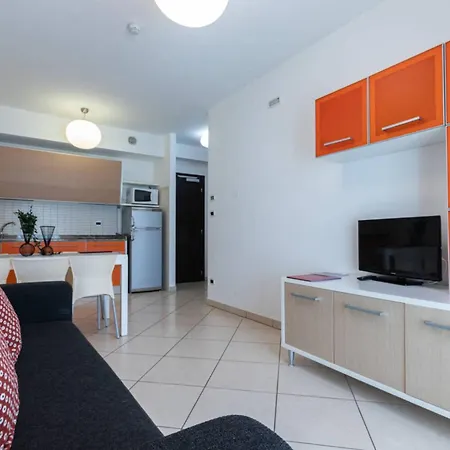 Spacious With A Bright Outdoor Terrace Apartman *