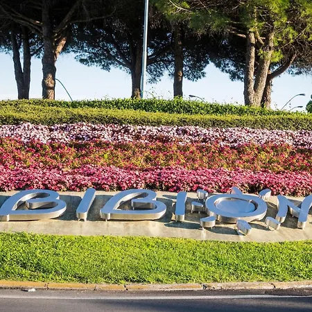 Spacious With A Bright Outdoor Terrace Lejlighed